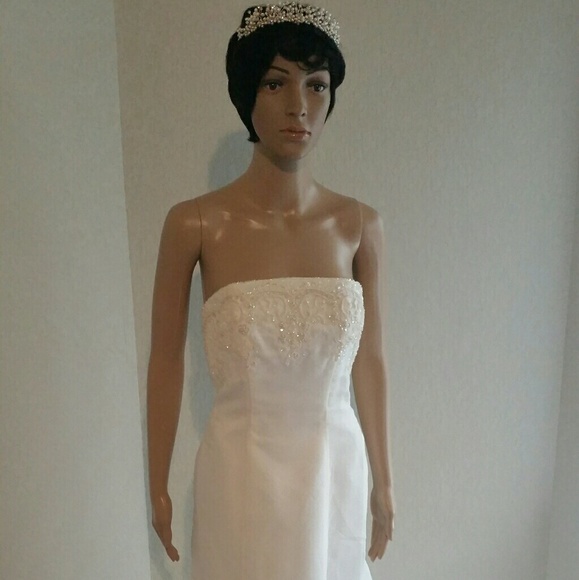 Michaelangelo Dresses & Skirts - Wedding gown ivory size 6 with tiara NWT